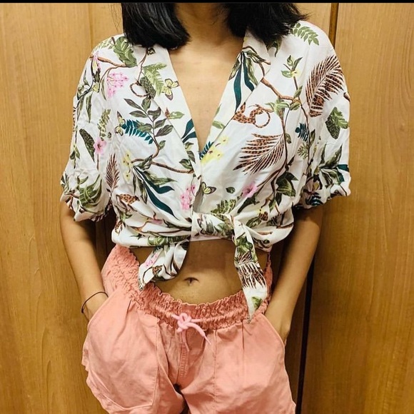 Beautiful button down shirt - Picture 2 of 4